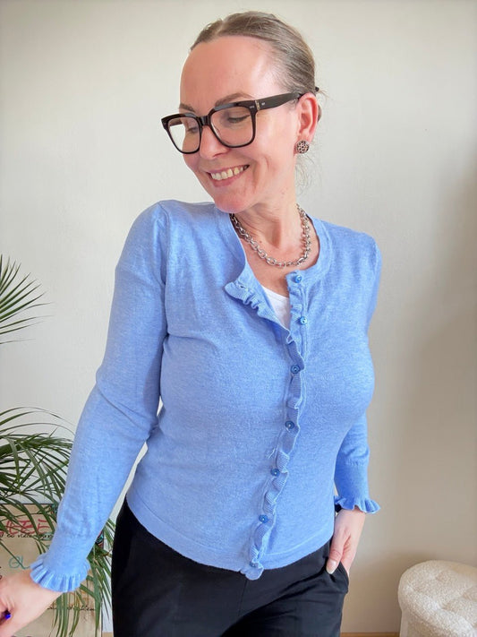 Strickjacke Rüschli Hellblau - FROLLEIN KÄTHE Shop
