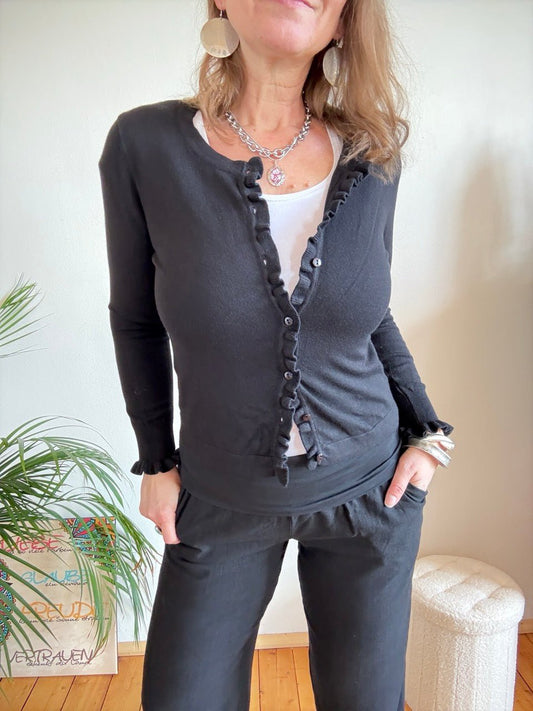 Strickjacke Rüschli Schwarz - FROLLEIN KÄTHE Shop
