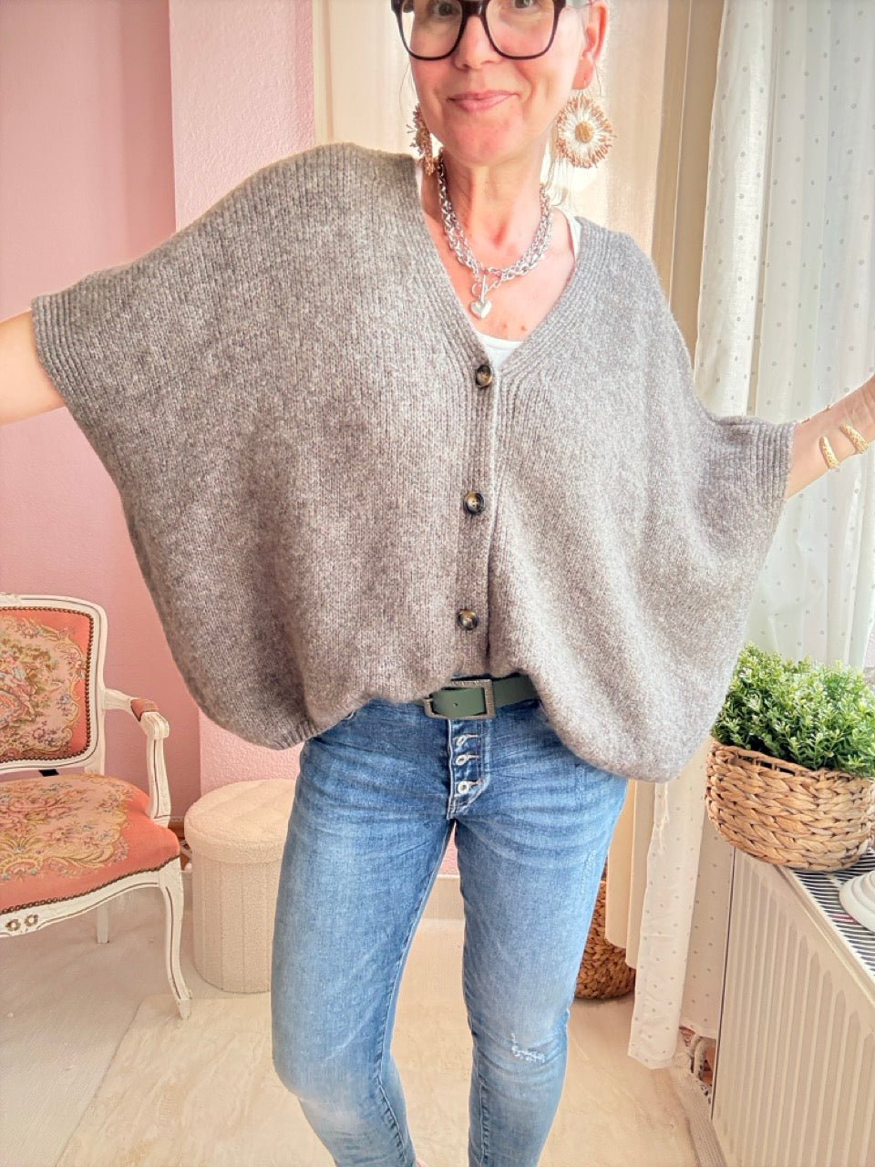 Strickjacke Wohlfühlwunder Milchkaffee - FROLLEIN KÄTHE Shop