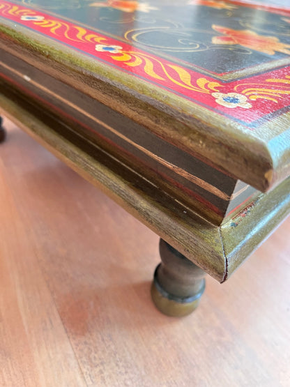 Handbemalter Holztisch aus Mangoholz Lotus