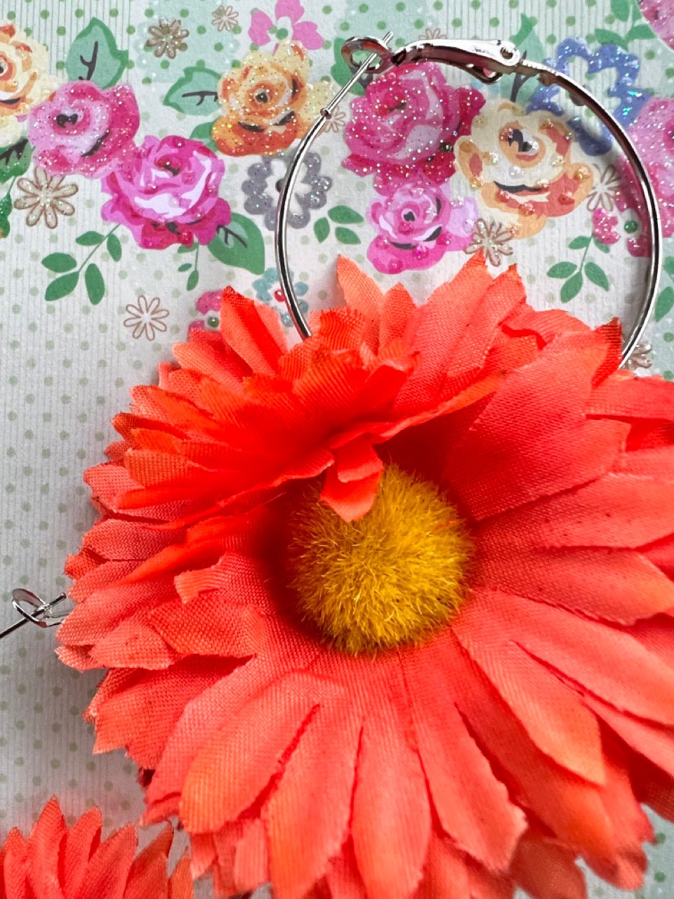 Ohrhänger Blütenzeit Creolen mit Blüte Orange - FROLLEIN KÄTHE Shop
