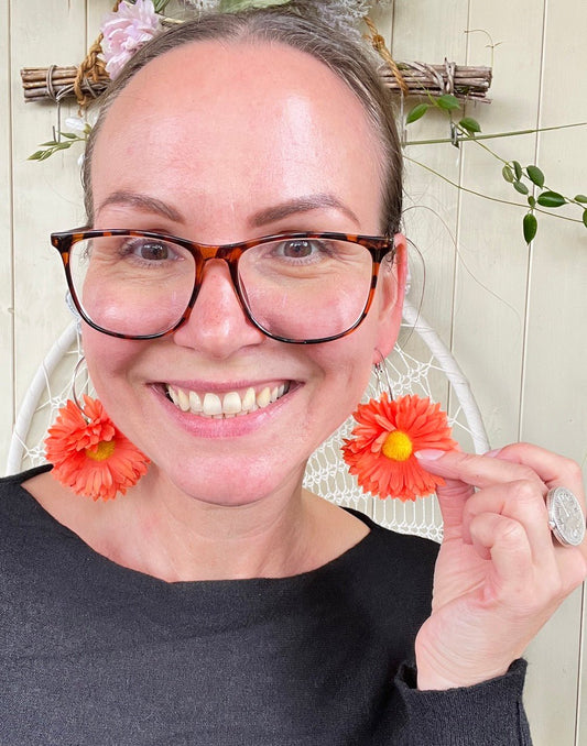 Ohrhänger Blütenzeit Creolen mit Blüte Orange - FROLLEIN KÄTHE Shop