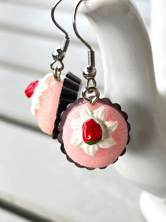 Ohrhänger Erdbeer Sahne Cupcake - FROLLEIN KÄTHE Shop