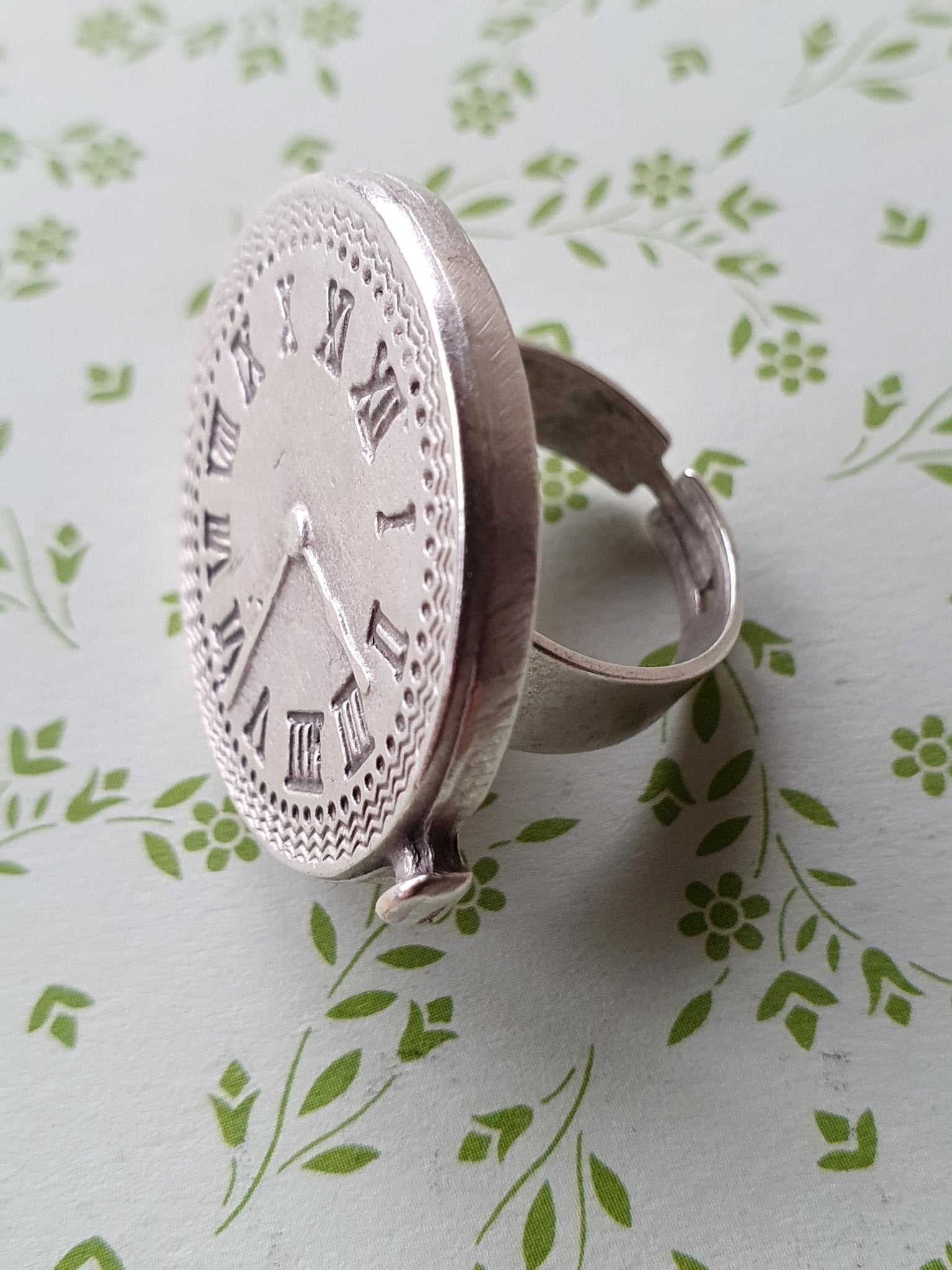Ring Tik Tak Silberfarben aus Zamak - FROLLEIN KÄTHE Shop