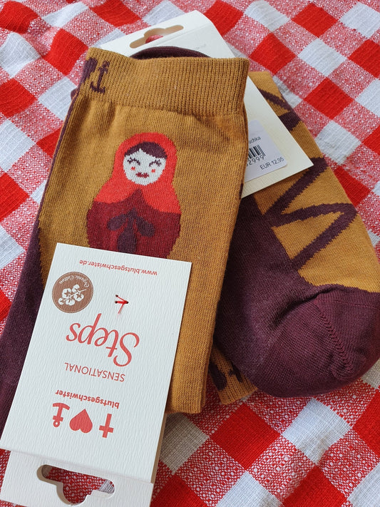 Socken Auf leisen Sohlen Matroschka Glück - FROLLEIN KÄTHE Shop