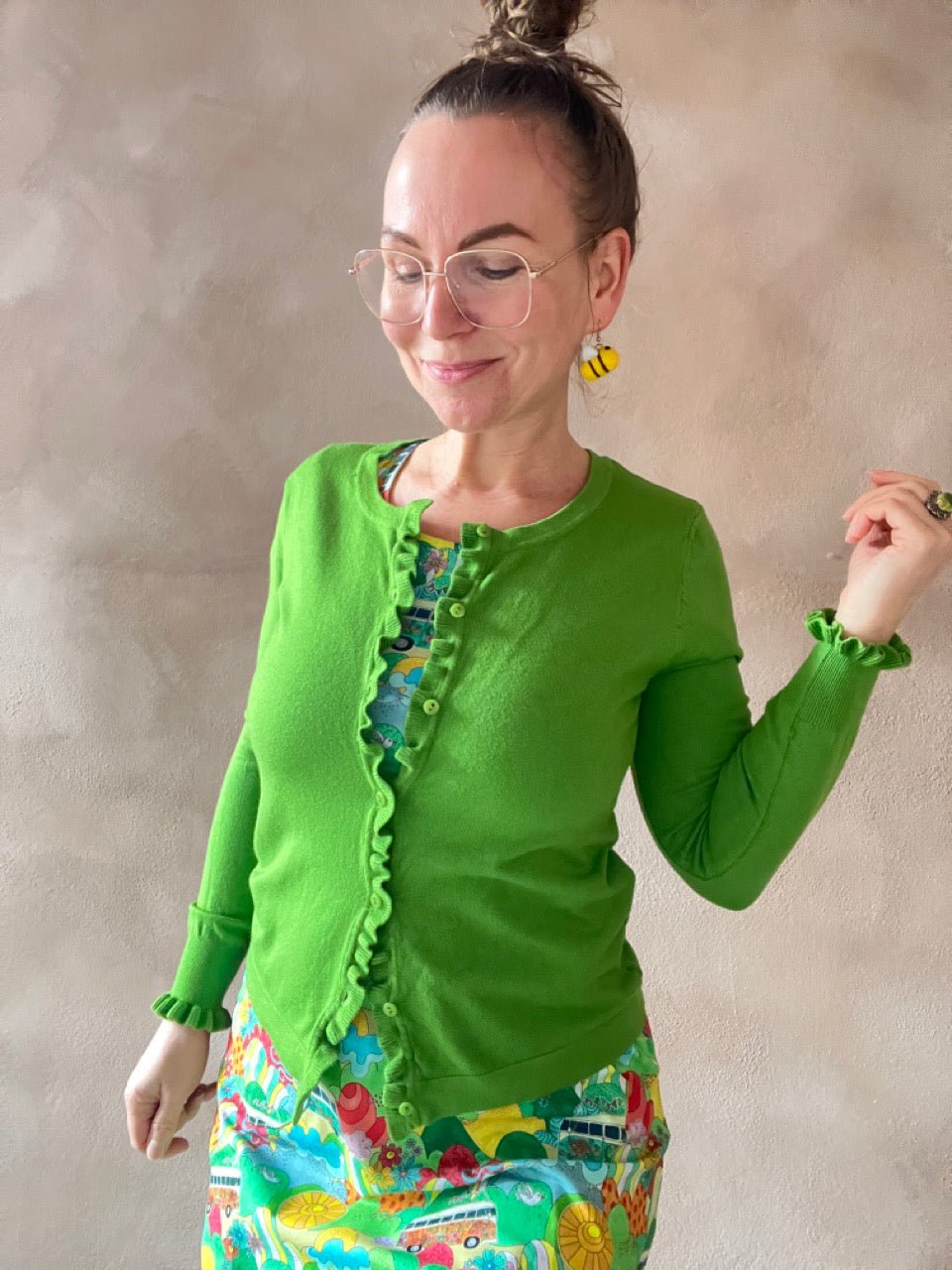 Strickjacke Rüschli Grün - FROLLEIN KÄTHE Shop