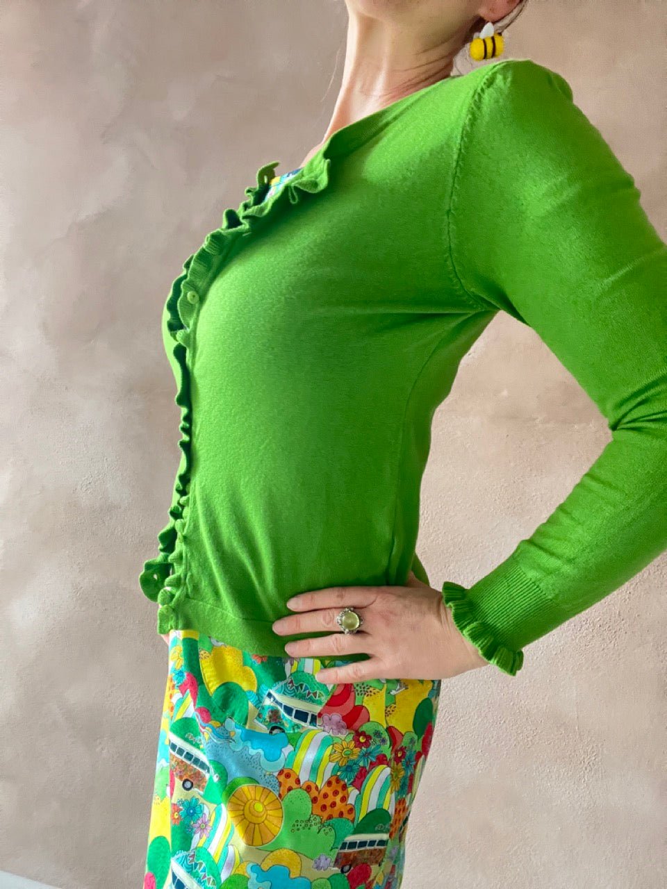 Strickjacke Rüschli Grün - FROLLEIN KÄTHE Shop